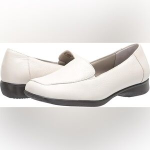 Trotters Jenn White Soft Tumbled Leather Loafer